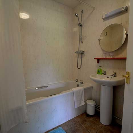 Paddocks Cottages  - Mimosa bathroom